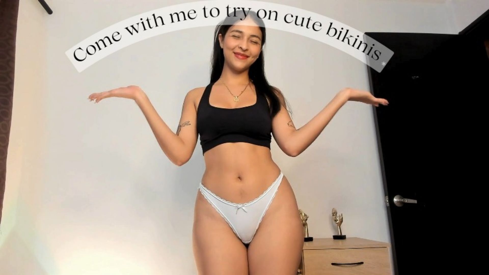 Come with me to try on cute bikinis