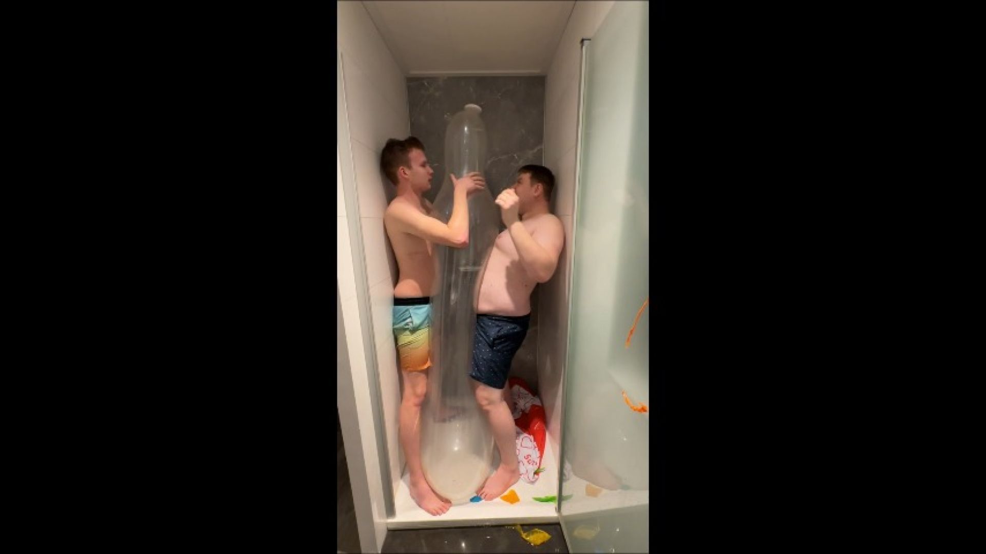 Shower video with beachball loons and a GL500 Balloon