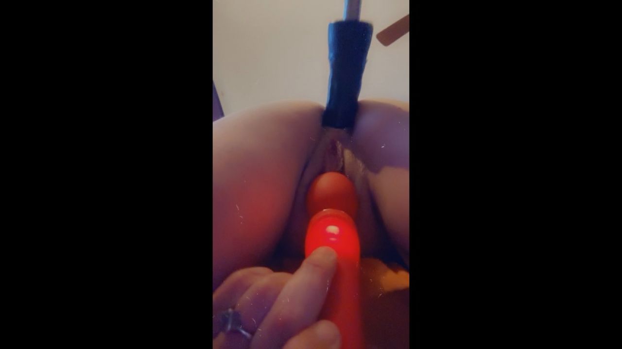 Cum watch me fuck my ass with my sex machine
