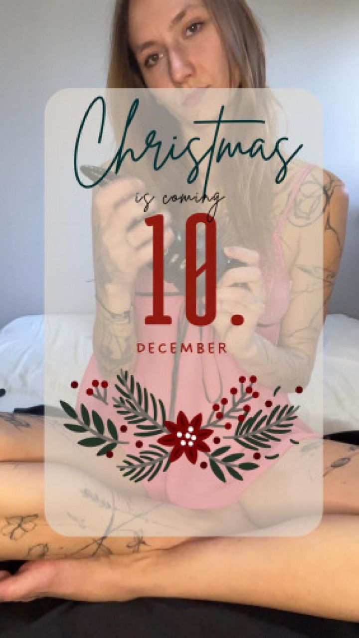 Slut Fucks her Ass with Tentacle