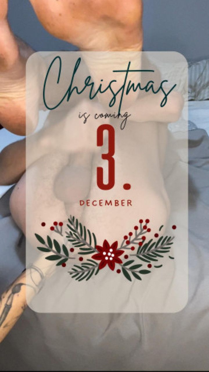 Fisting my Slave with Dirty Feet