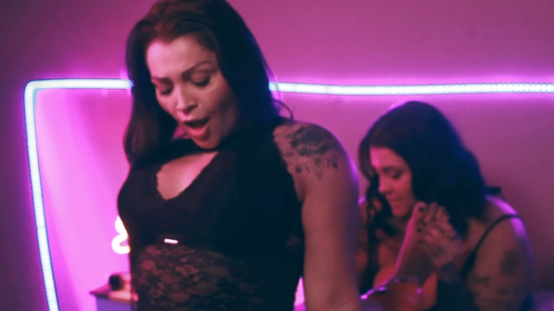 Dirty Girls Are Ready To Tease You With Their Feet