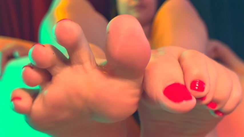 Toes Wiggling And Spreading For Your Pleasure