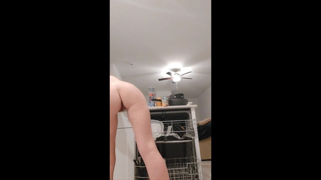 GFE- Southern Scarlet Homemaker Dishwashing Naked