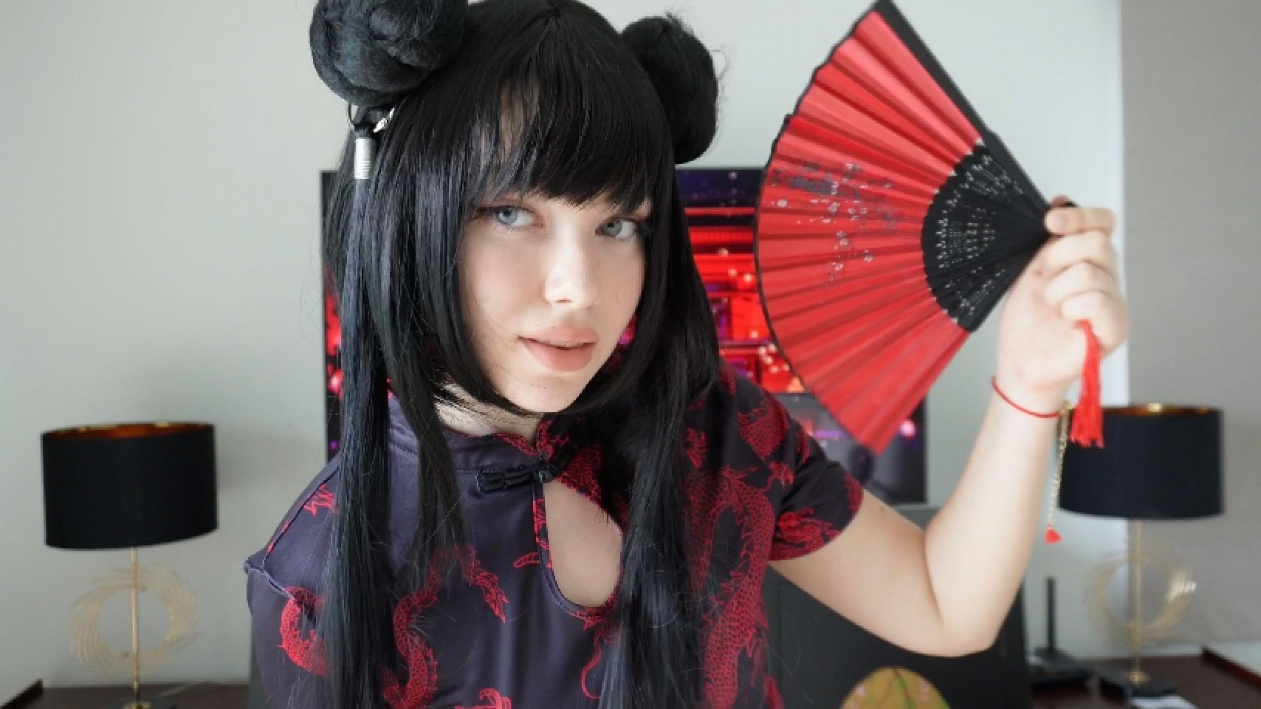 ASIAN GIRL FINGERING HERSELF