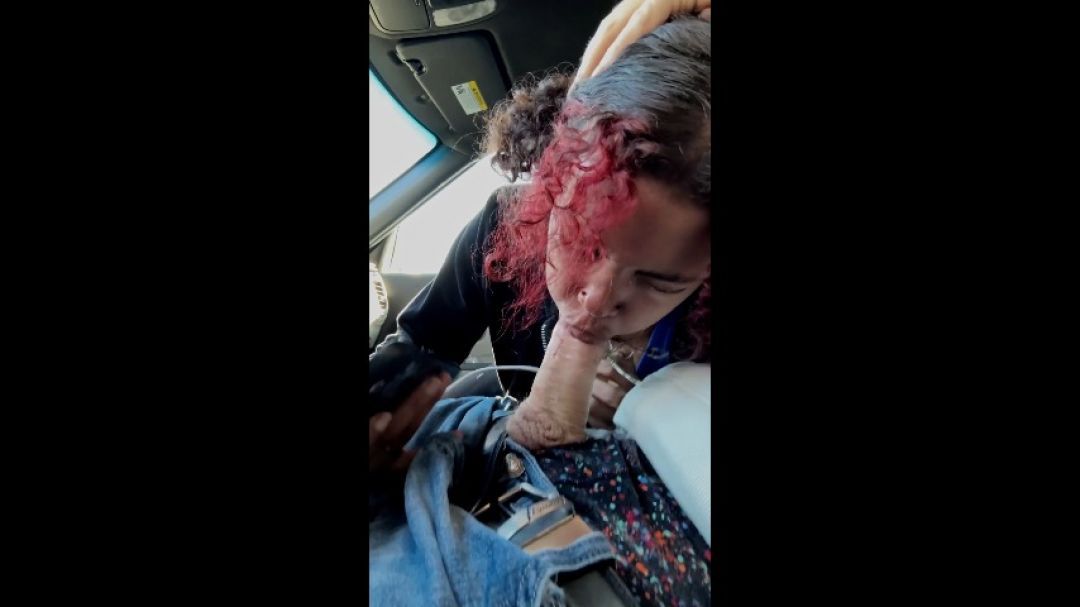 18yr old loves sucking cock in the car for her live stream