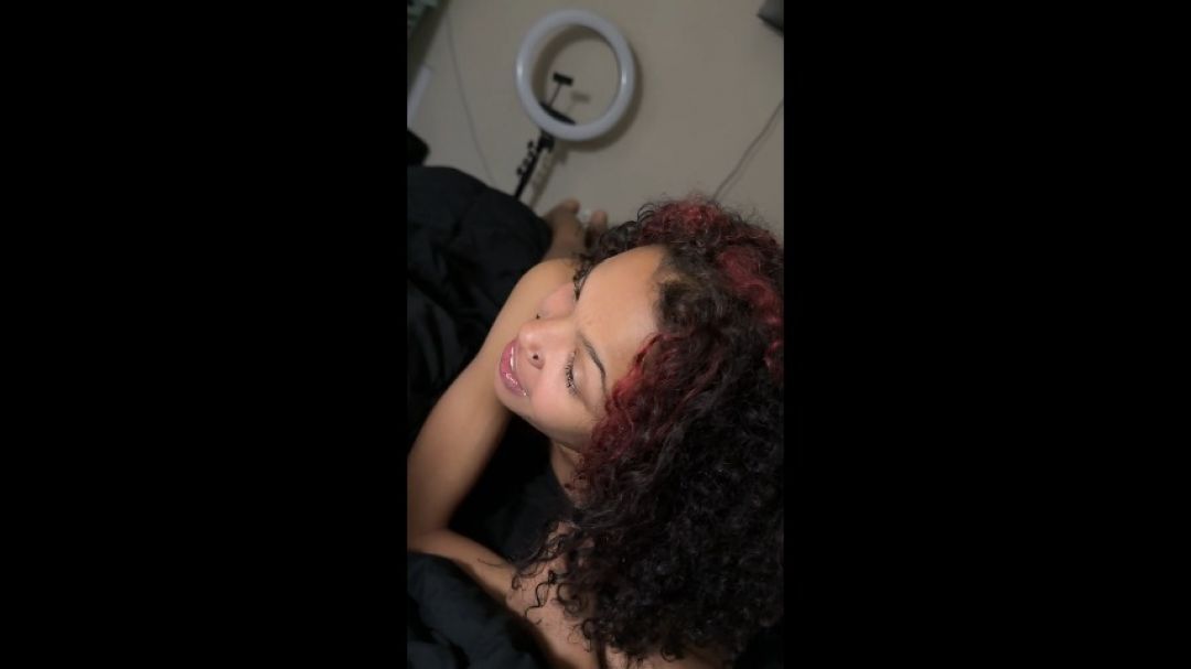 streamer gets fucked for her fans live