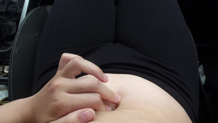In the car I play with my belly button and masturbate