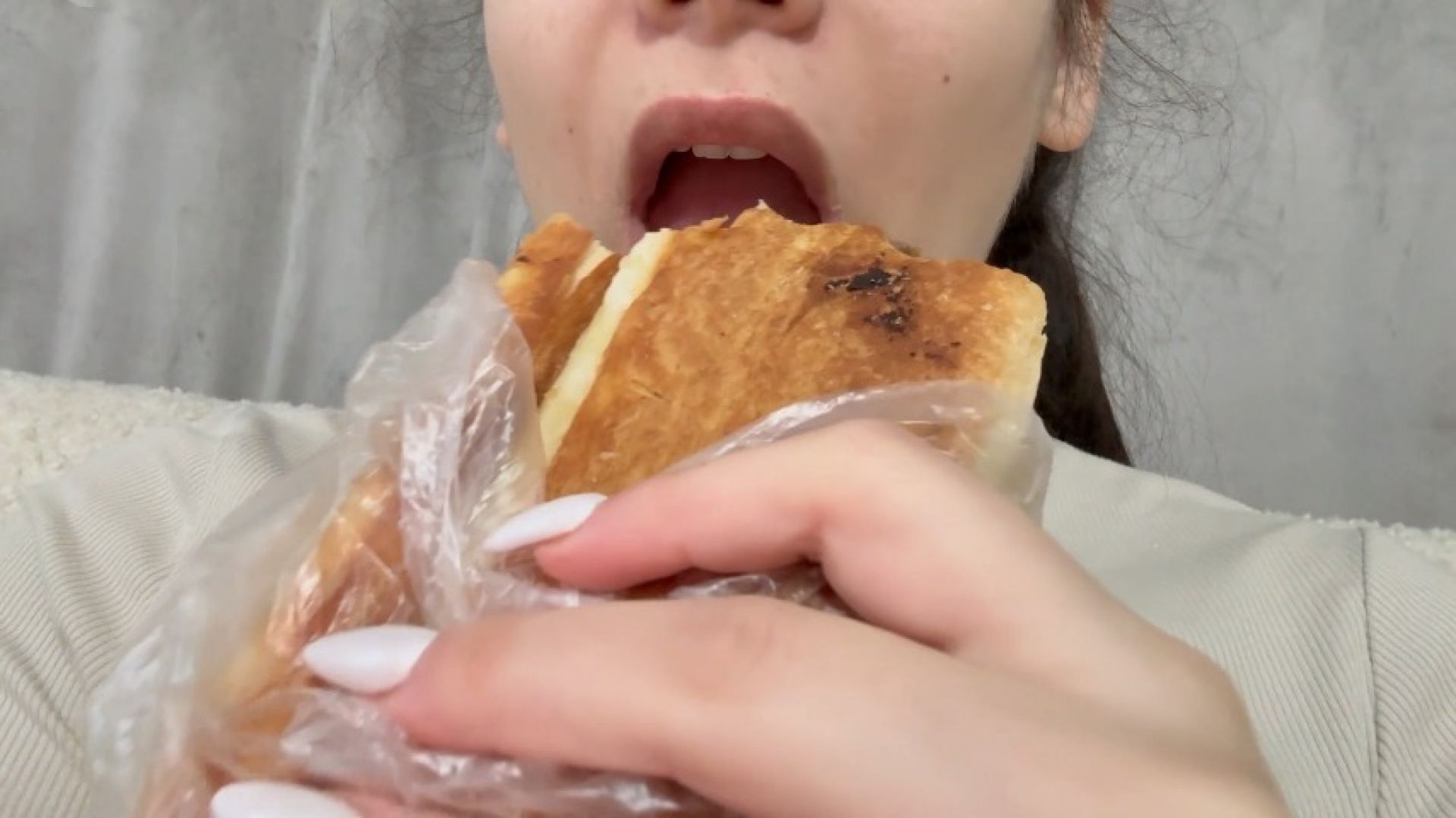 Come and have breakfast with me, I'll eat my breakfast