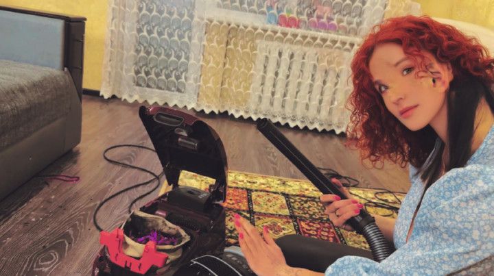 Messy Party Cleanup Vacuum Play