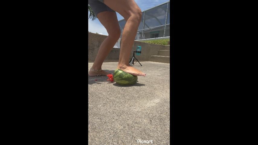 Watermelon crush in real time and slow motion
