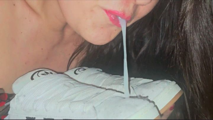 Sneakers 4 Cumshots &amp; Squirting Next Gangbang