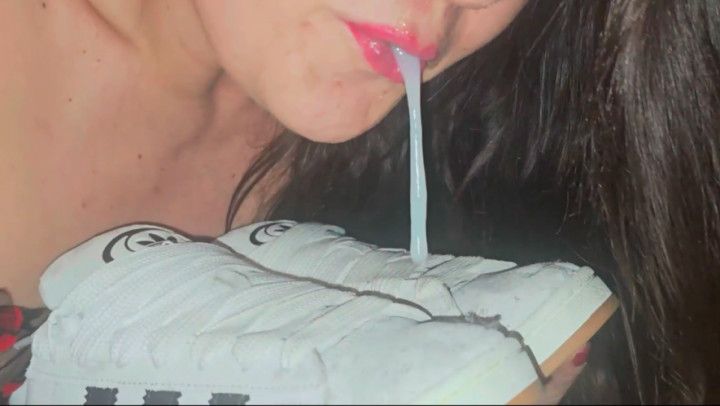 SNEAKERS 4 CUMSHOTS &amp; SQUIRTING NEXT GANGBANG