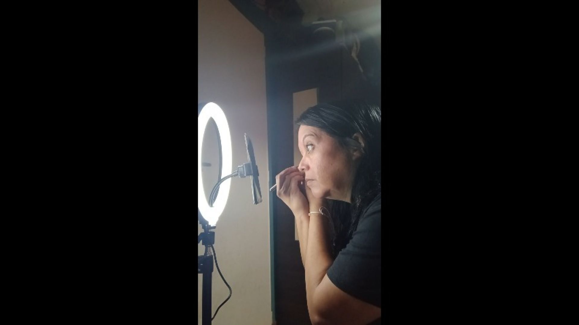 Poniéndome linda para mis clientes