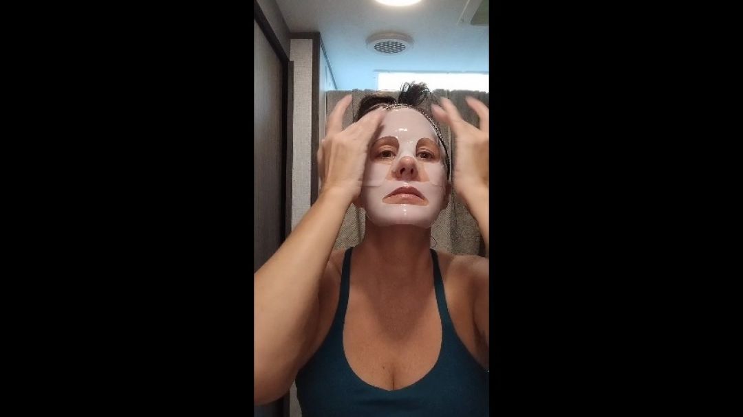 Mommy tries Korean Face Mask for 1st time