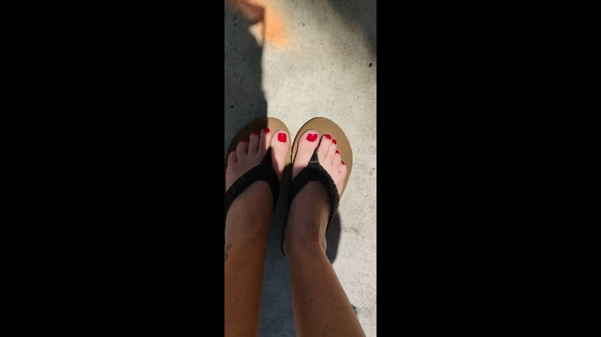Quick little walk in my thongs