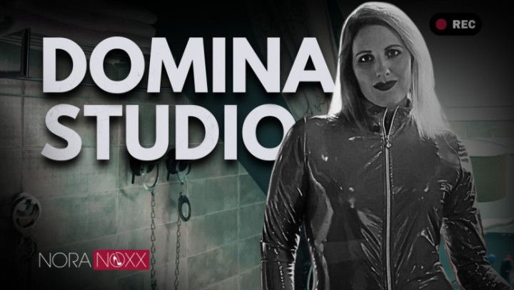 Begleite Nora Noxx ins Dominastudio