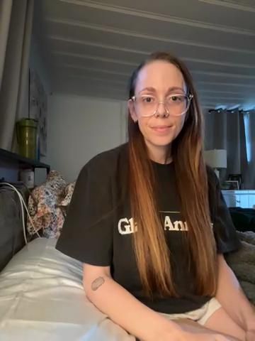 SFW Sarah Introduces herself