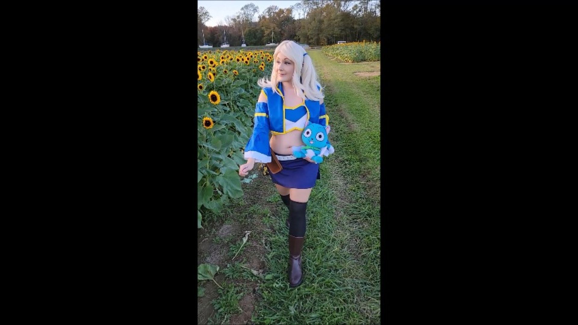 Lucy and Happy Visit a Sunflower Field - Fairy Tail Cosplay