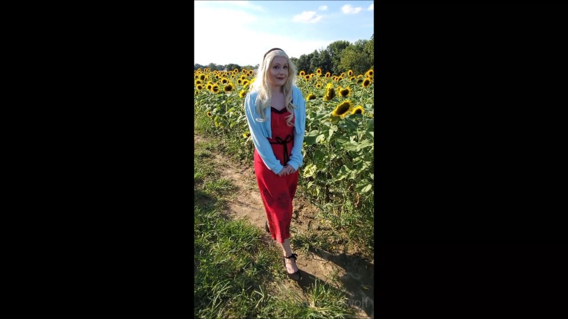 Sunflower Field Harvest Moon Cosplay Photoshoot with Zoey