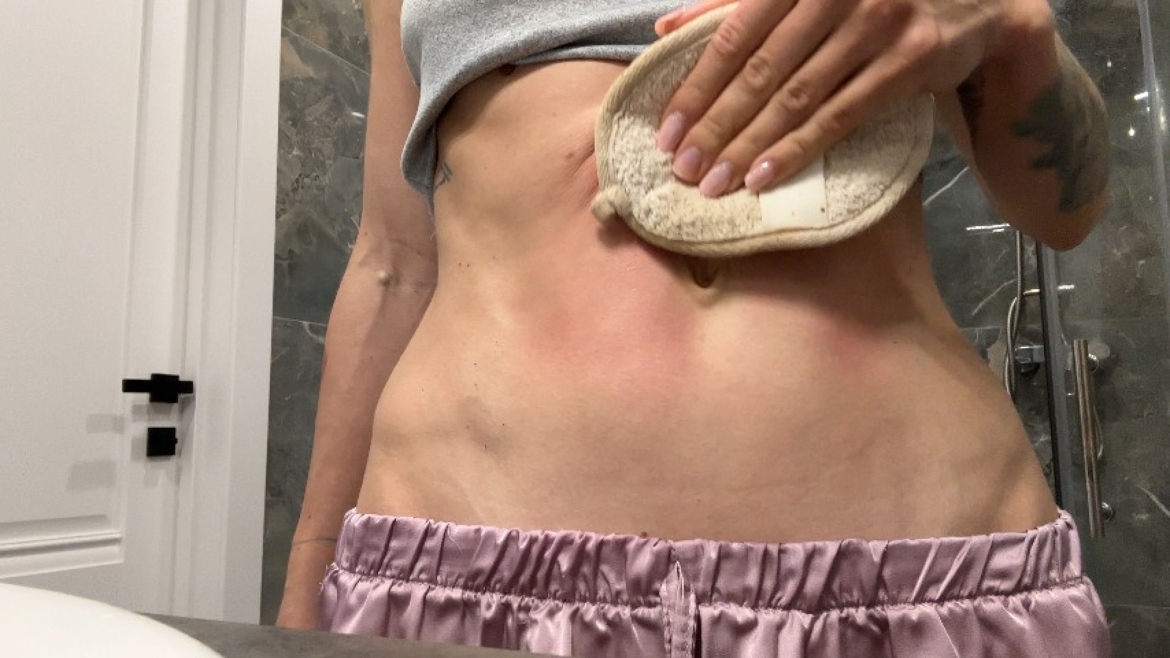 Oiled Abs scrub belly