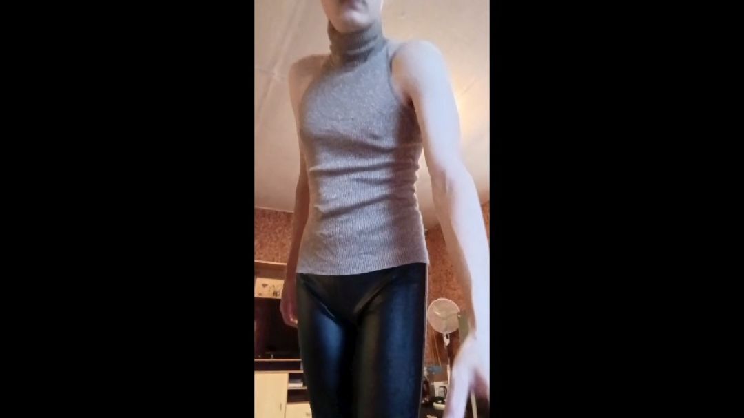 Crossdresser Before &amp; After Wearing Hip Pads