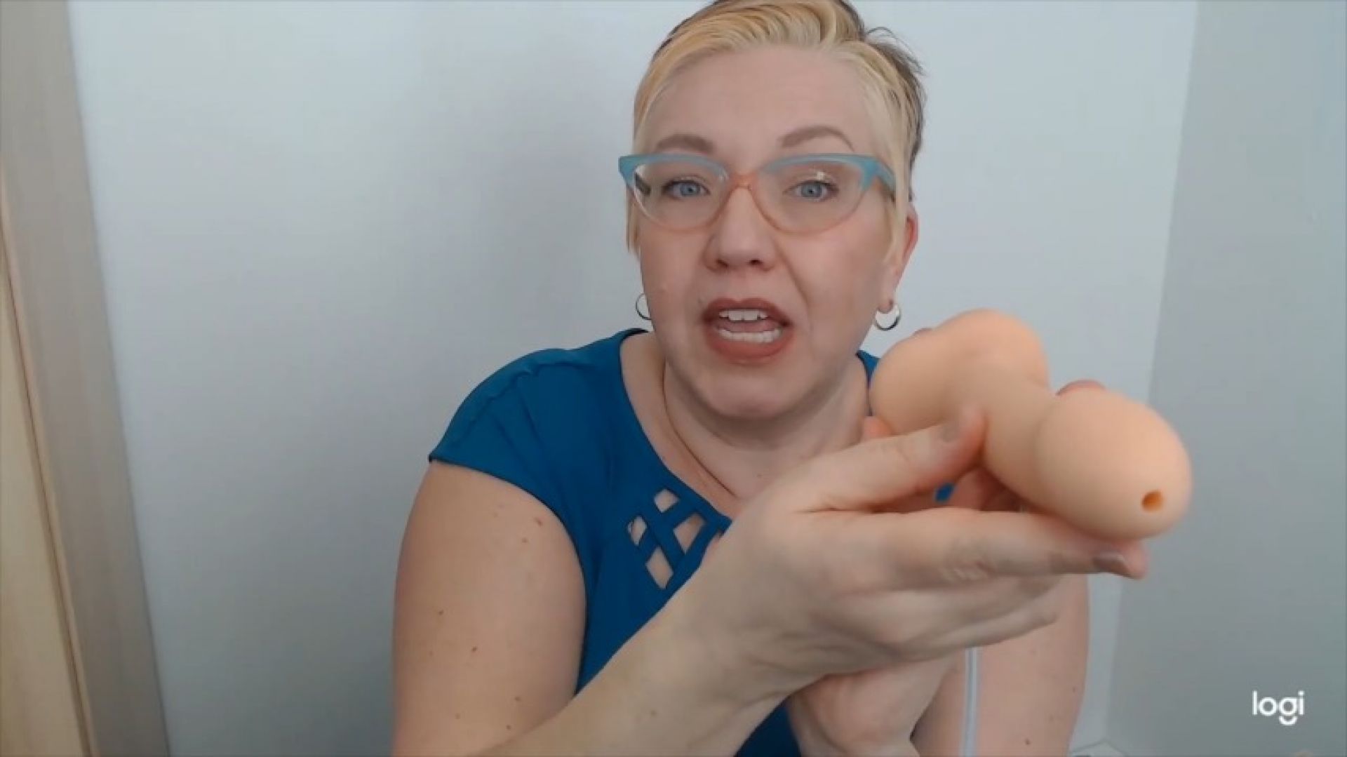 Strap On Me Squirting Cum Dildo Video Review