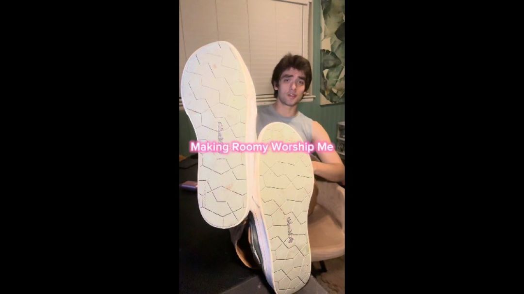 MAKING ROOMY WORSHIP ME