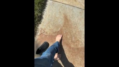 Walking in barefoot shoes