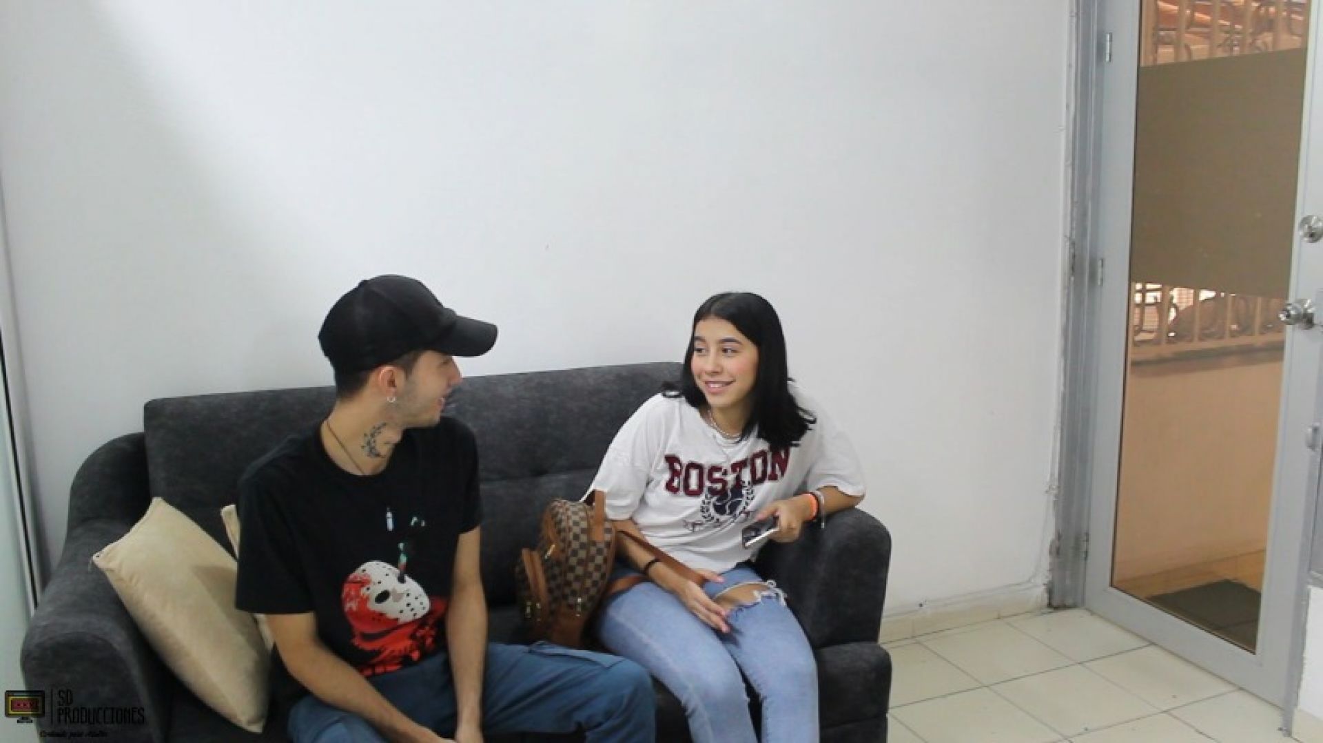 Vecina me pago el dinero con una buena follada