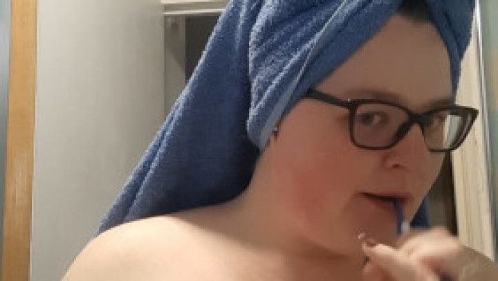 Brush my teeth with me