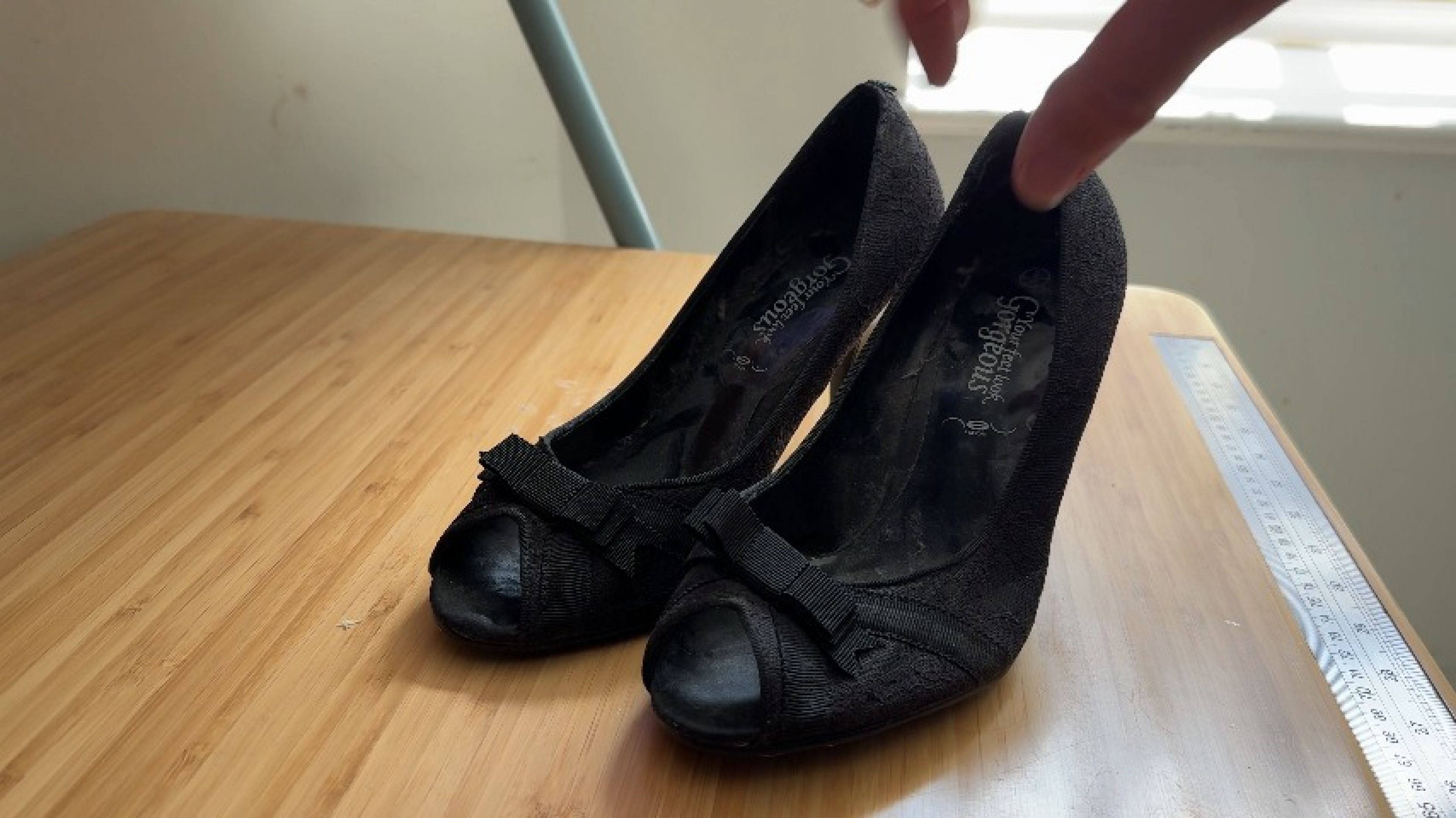 Fabric heels with a small bow 360 spin