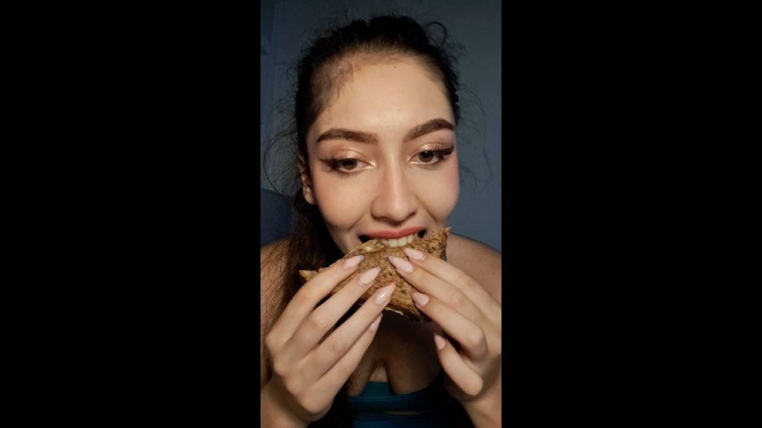 Mukbang ASMR eating toast