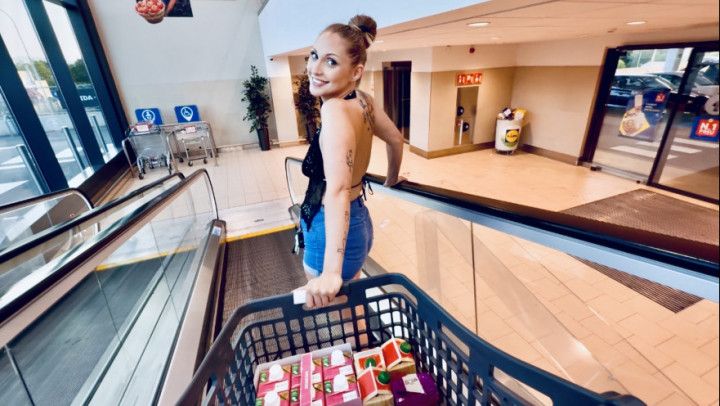Public Blowjob in the supermarket