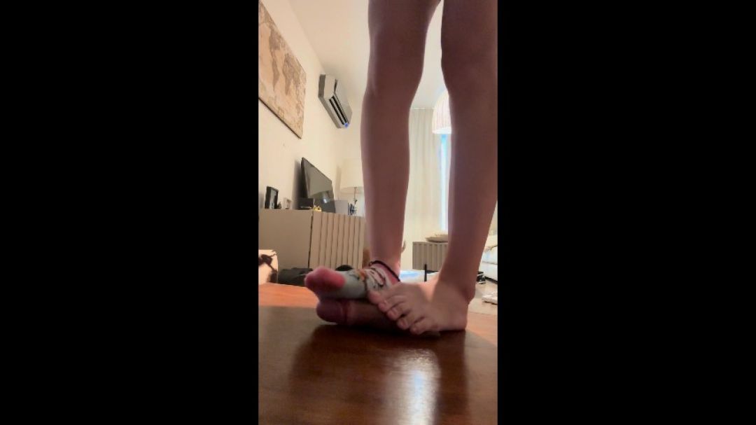 18YO Footjob Trample