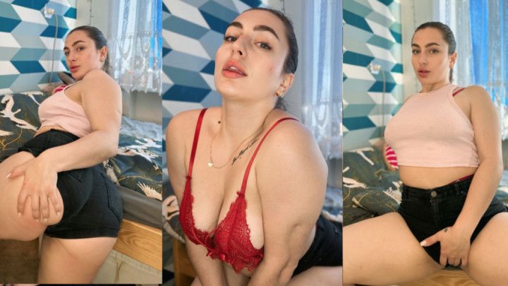 Passionate close-up fingering