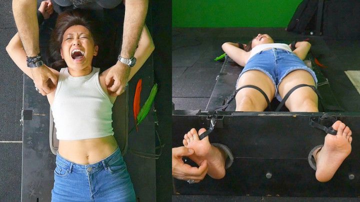 THE ASIAN BEAUTY YUMING GOES CRAZY IN THE STOCKS