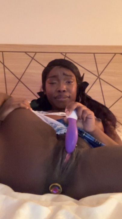 Student Makes Herself Cum On Facetime