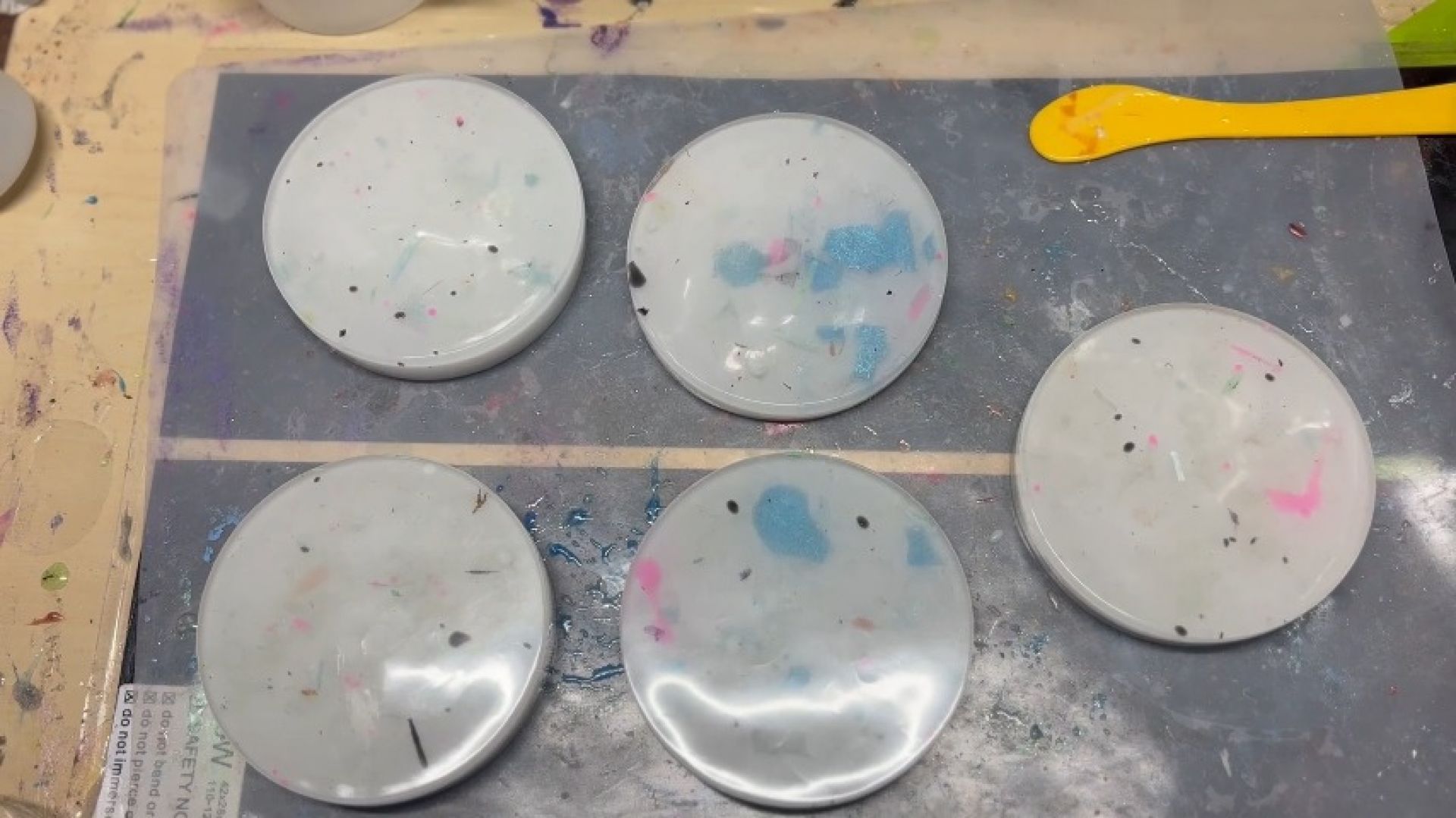 Reusing resin scraps for coasters