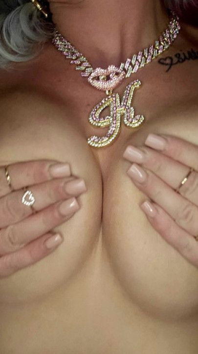 Tit &amp; Pussy Wanking