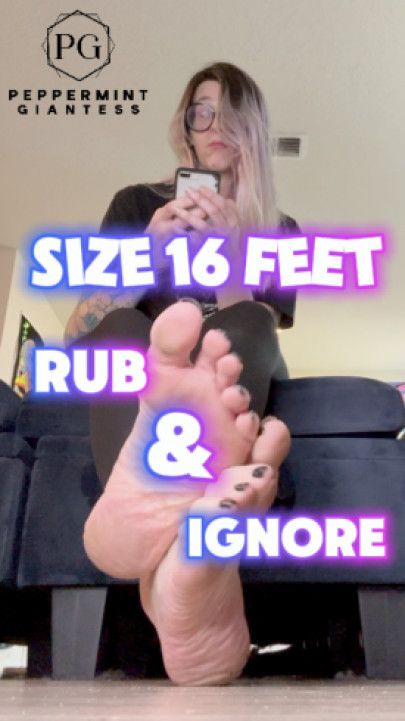 Size 16 Feet Rubbing & Sole Tease While I Ignore & Scroll