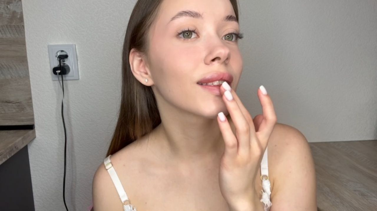 teasing u with my lips