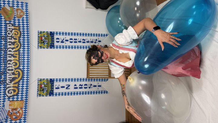 Evil-Lyn2912 Oktoberfest-pop with 4 big Balloons