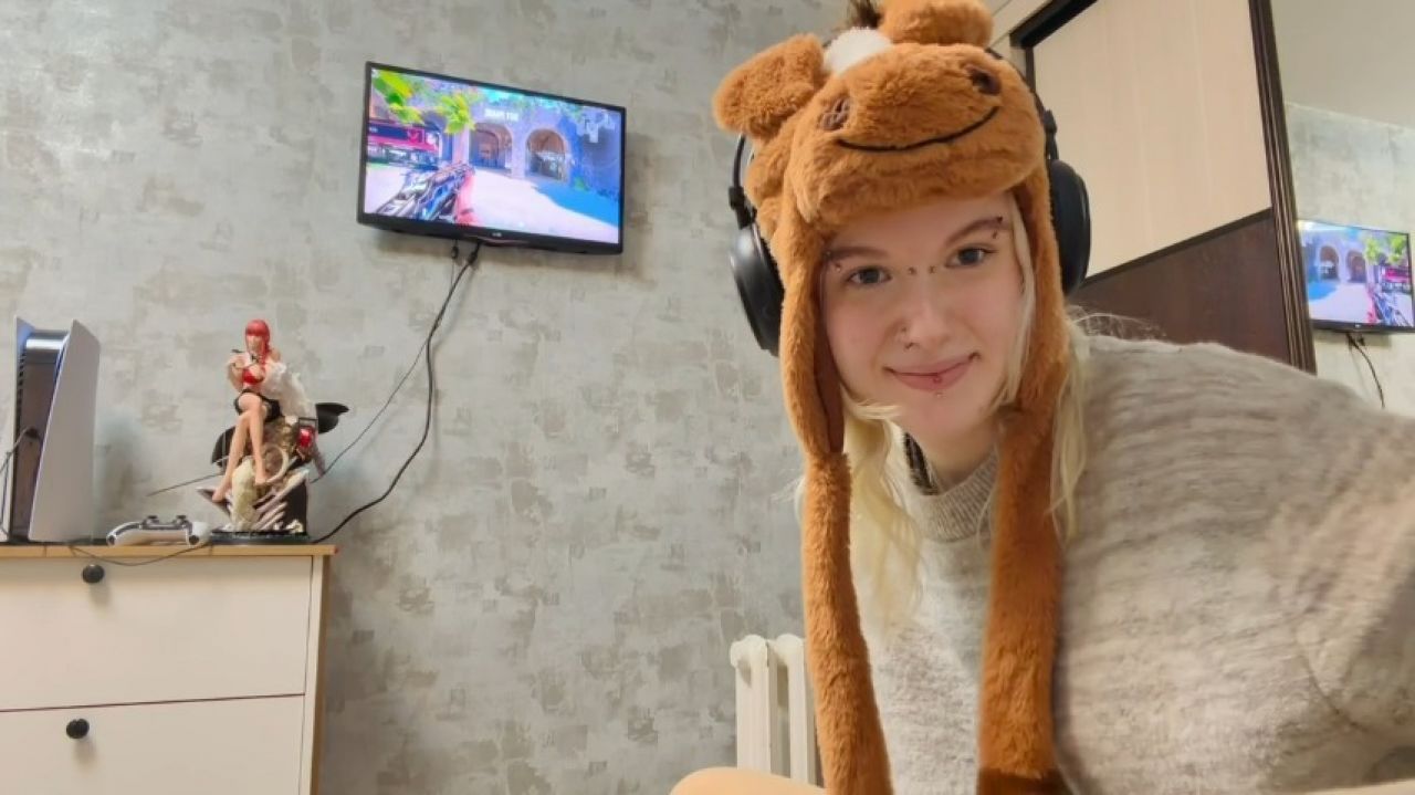 Playing videogames with you