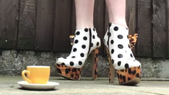 Arikajira Stomp Crush Teacup &amp; Saucer