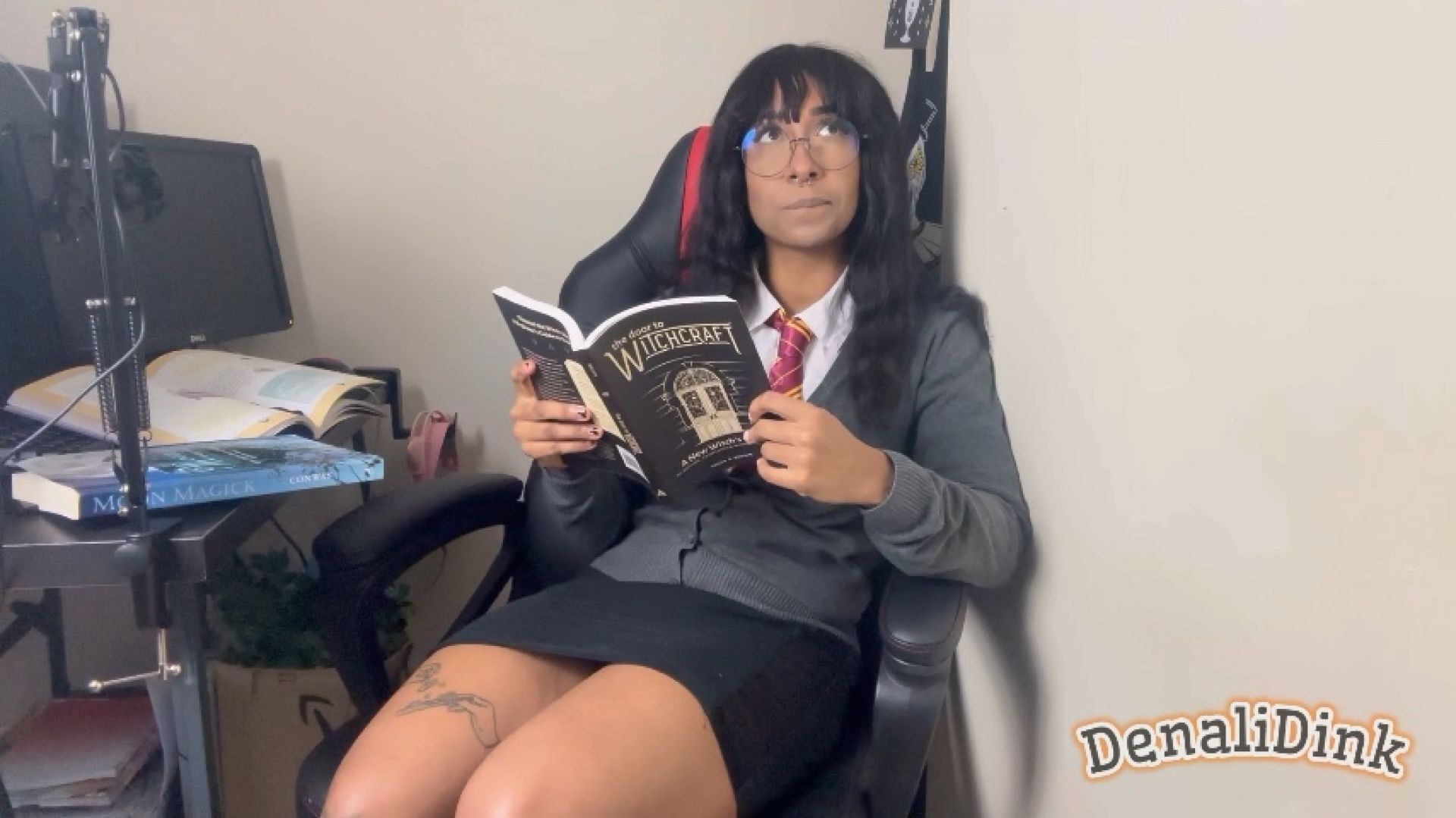 Hogwarts Witch Fucks With Wand