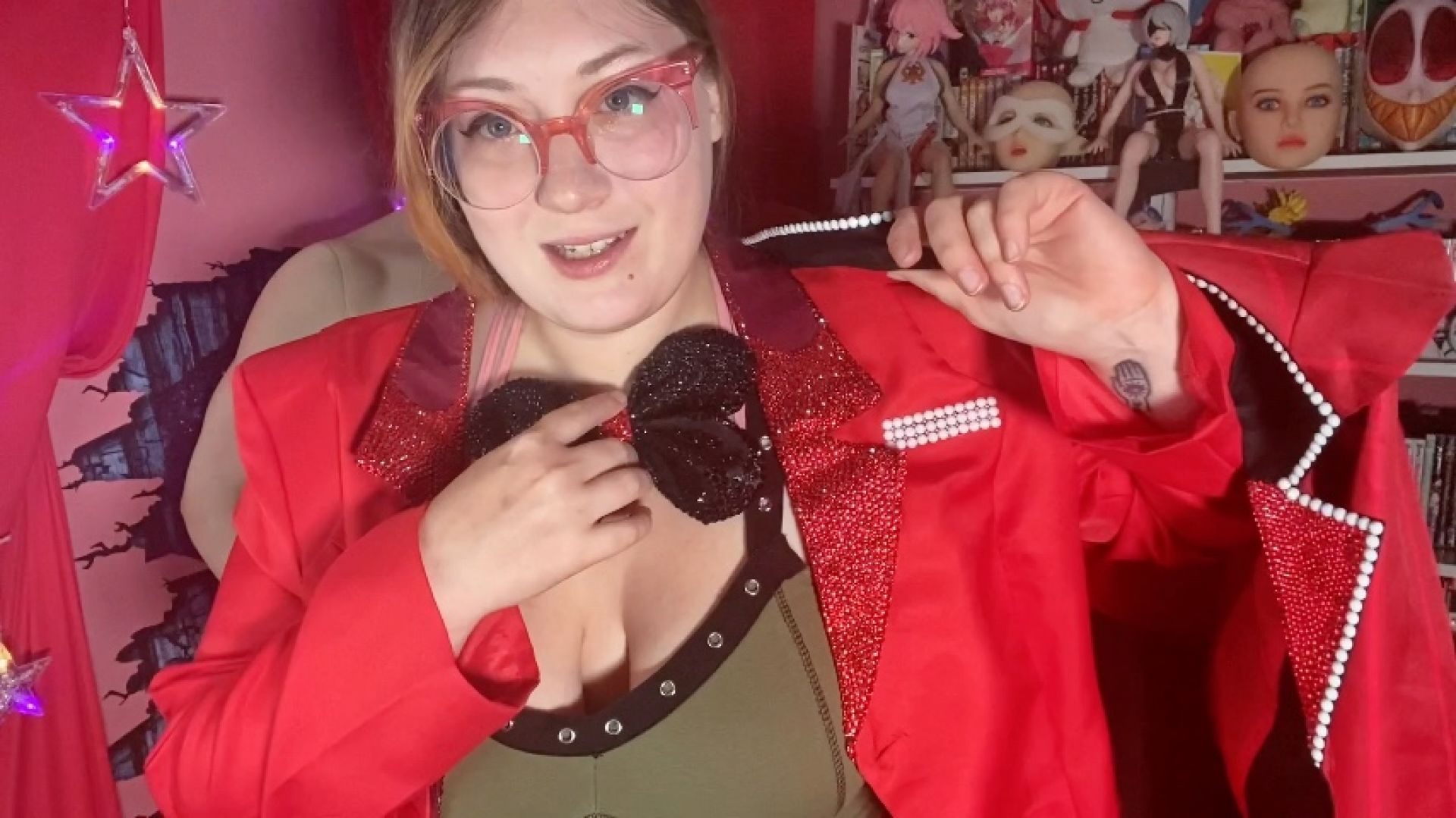 Vivis Vlog 5 ~ Cosplay Crafts ~ Rhinestoning