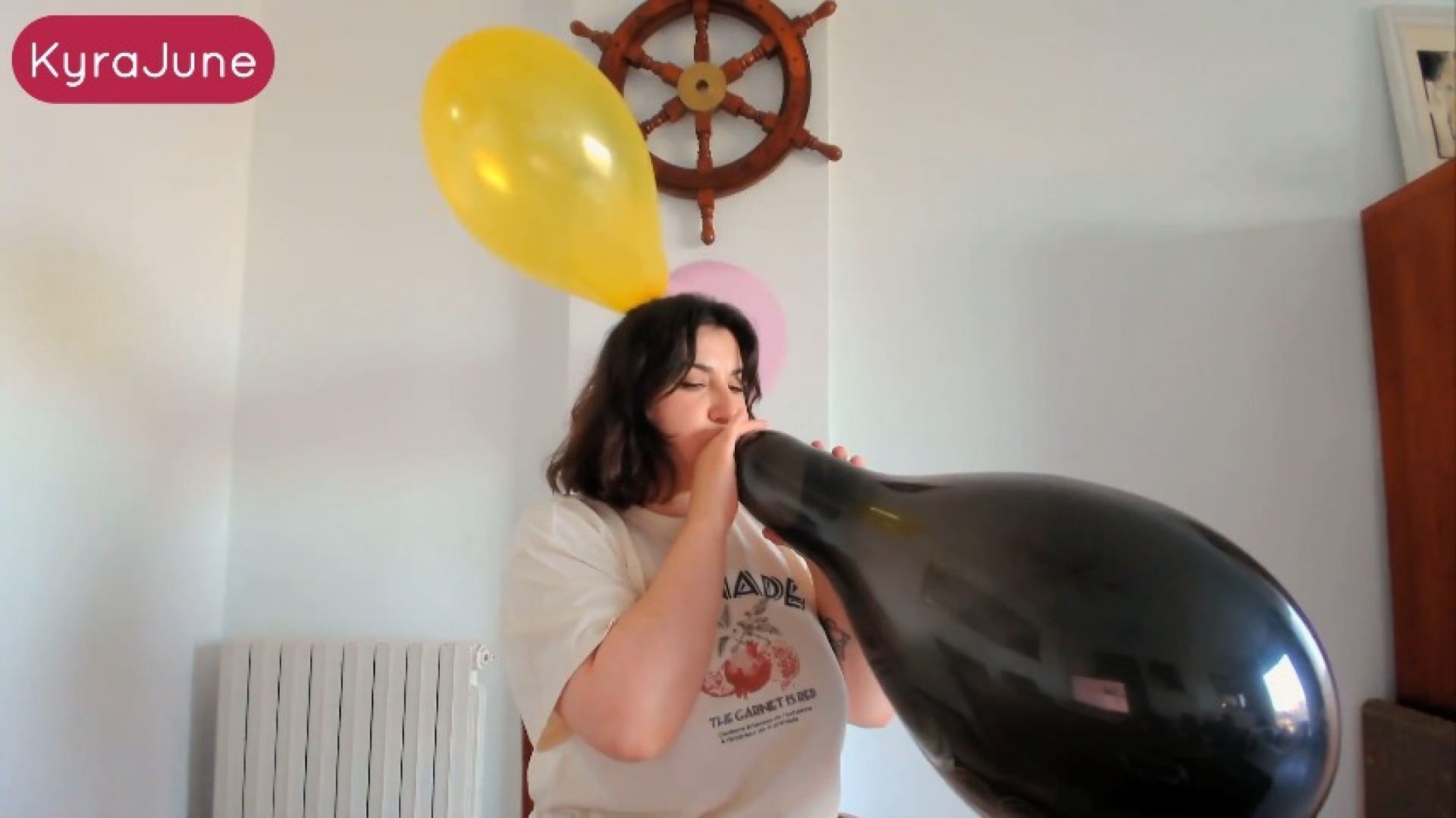 Non-Pop Balloon Play / Live Recording