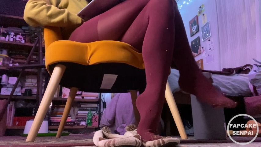 Ignoring You in Maroon Leggings