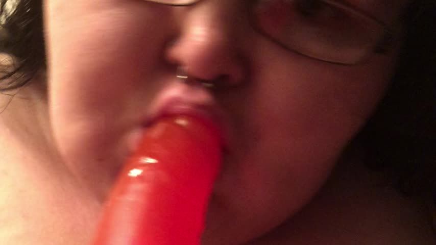 SSBBW Sucks On Dildo Like It’s A Dick